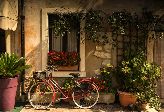 Unsplash-jilbert-ebrahimi-Italy-Bicycle-640x436