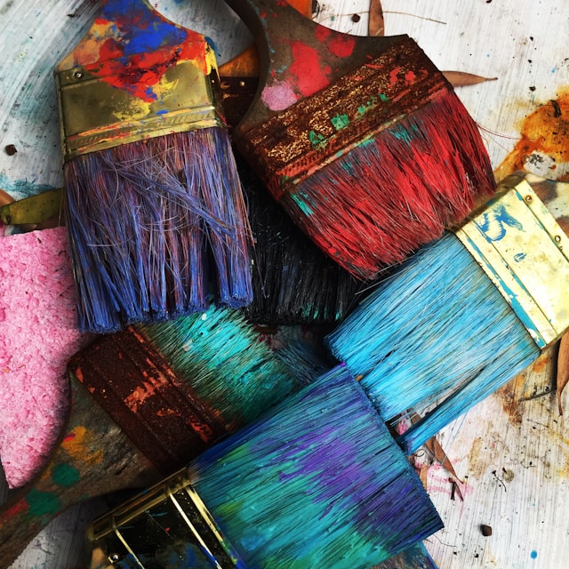 Unsplash-rhondak-native-florida-folk-artist-Paint-Brushes-640x640